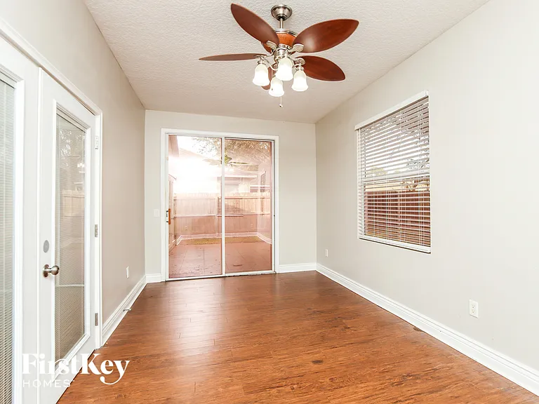946 Riviera Point Dr — Photo 7