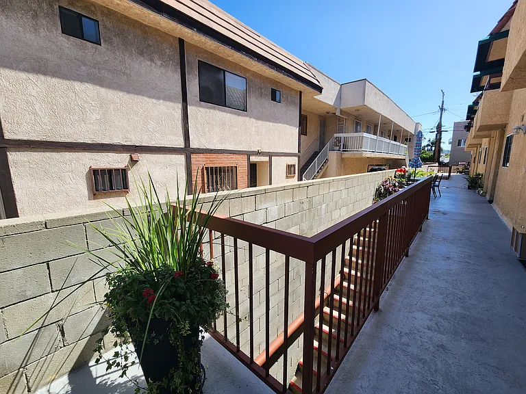 1118 N Kenmore Ave #2 — Photo 13