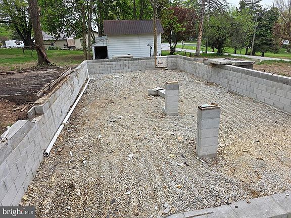 4th image of 604 S Mountain Rd