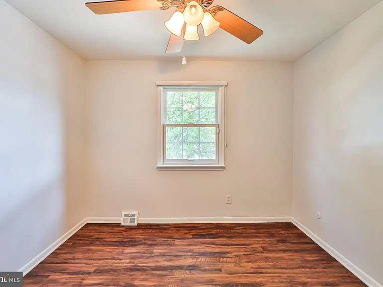 9898 Wistaria St — Photo 36