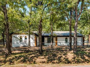 1301 Fox Hollow Ct, Azle, TX 76020