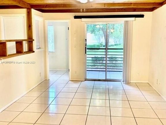 4th image of 300 Gardens Dr APT 201