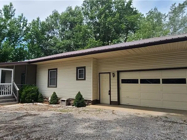 104 S 250th St, Mulberry, KS 66756