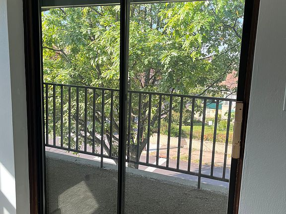 2nd image of 1536 Davis Ave APT 201