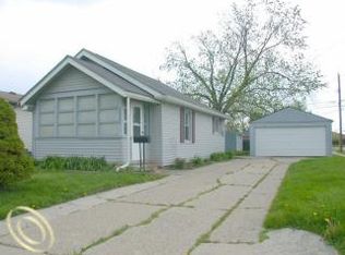 30559 Palmer Blvd, Madison Heights, MI 48071