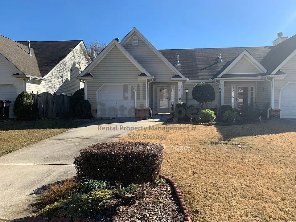 30 Courtyard Ln #30