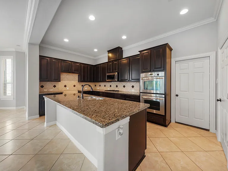 5430 Tyler Park Ln — Photo 13