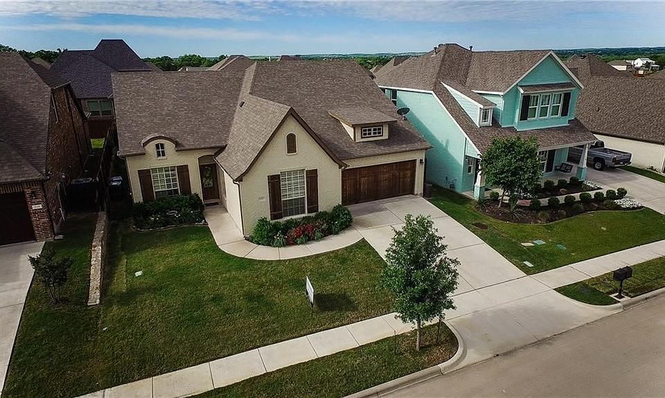 1st image of 216 Parkview Dr