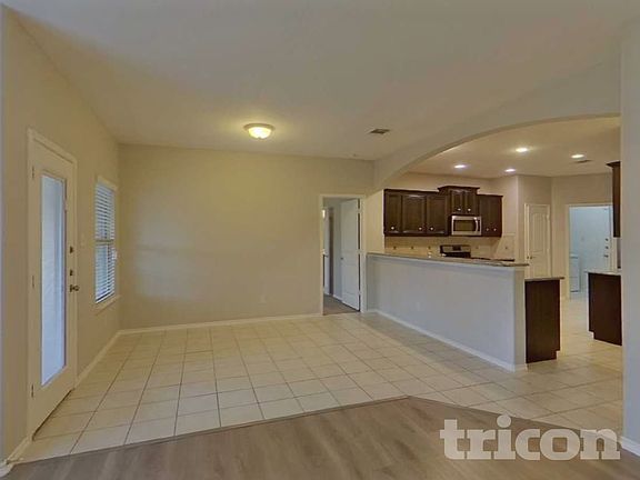 4th image of 3105 Oak Crest Dr