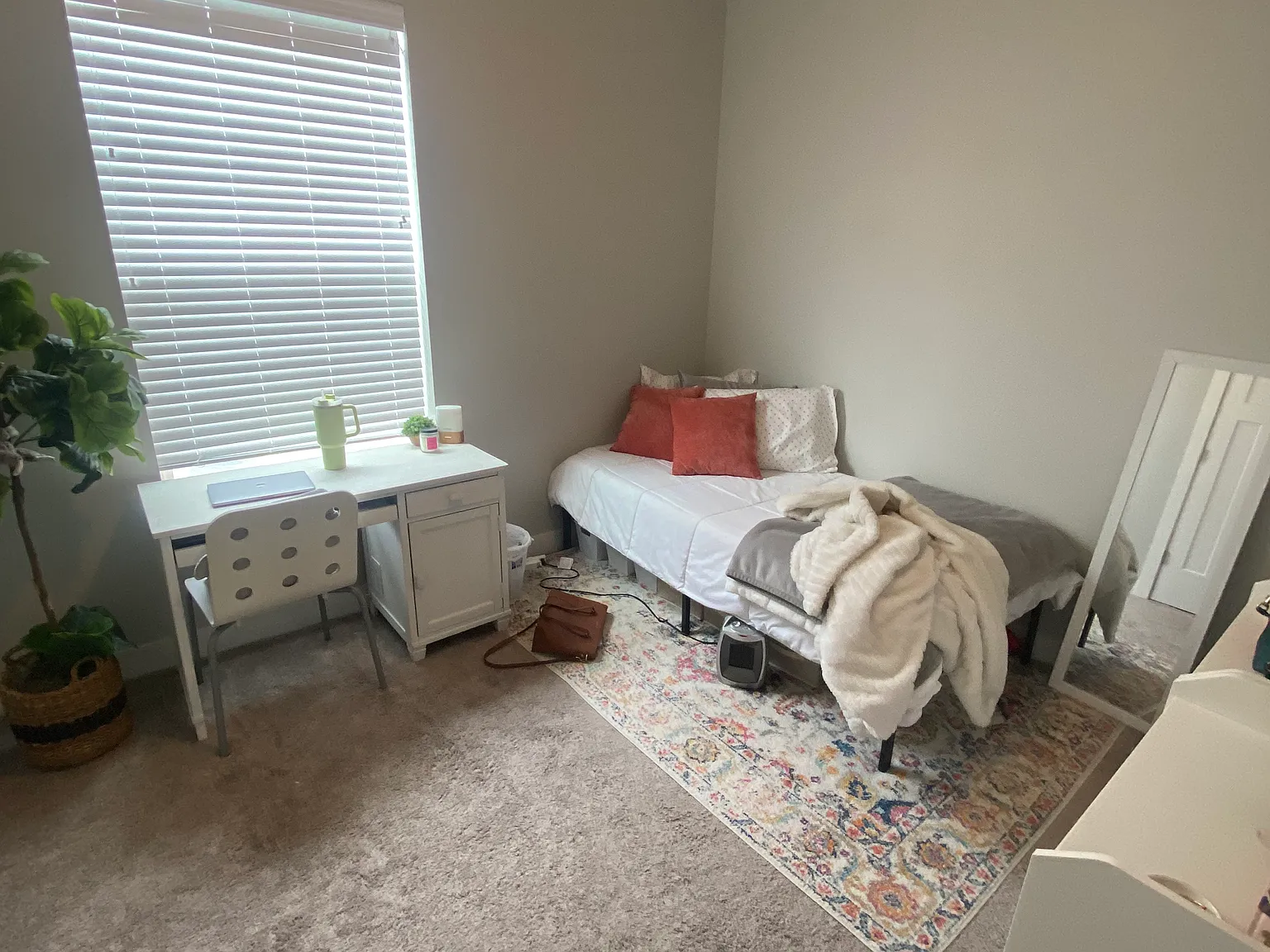 3 bed, 1200 sqft, $500 — Photo 1