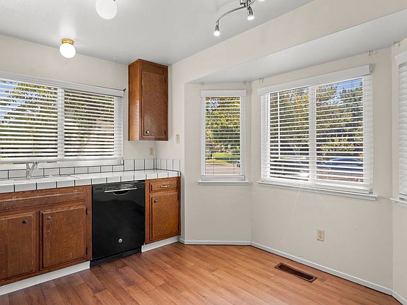 5th image of 4815 Greenridge Ct