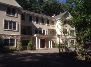 27 Mountainside Rd, Mendham, NJ 07945