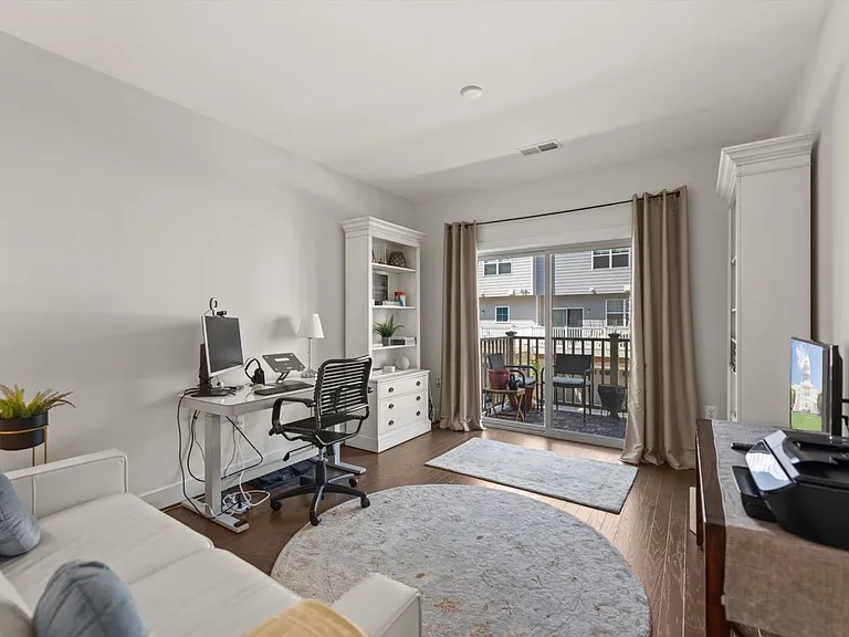 813 Rockwell Ave — Photo 10