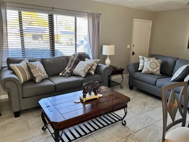 22497 Glen Ave — Photo 4
