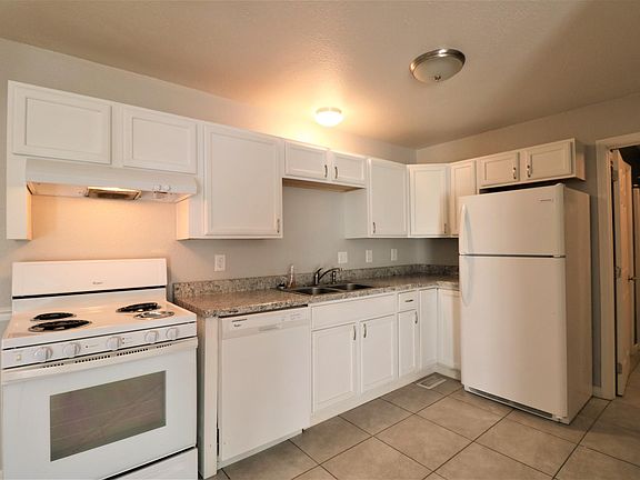 4th image of 4212 Plummer Dr