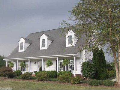 196 Tom Hunter Rd, Pilot Mtn, NC, 27041