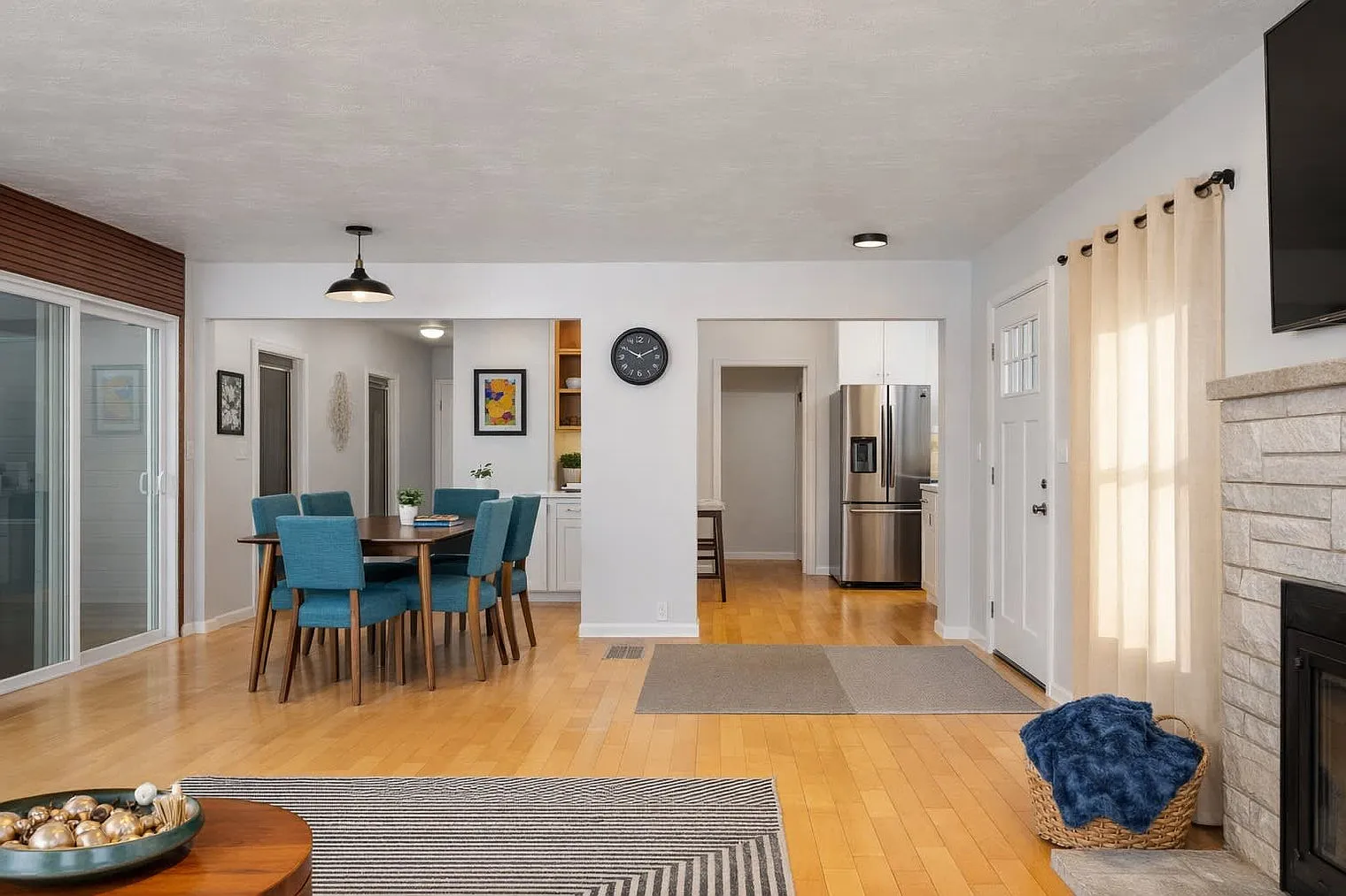 4 bed, 3.0 bath, 2346 sqft, $5,149 — Photo 3