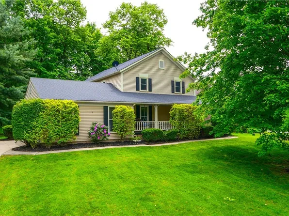 205 Ironwood Cir, Aurora, OH 44202