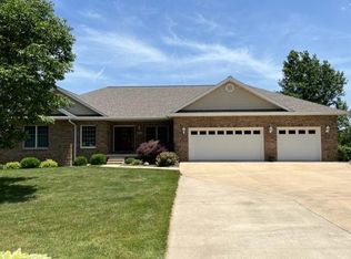 17244 N Stonecreek Dr, Effingham, IL 62401