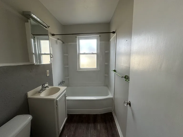 26471 Farringdon Ave — Photo 6