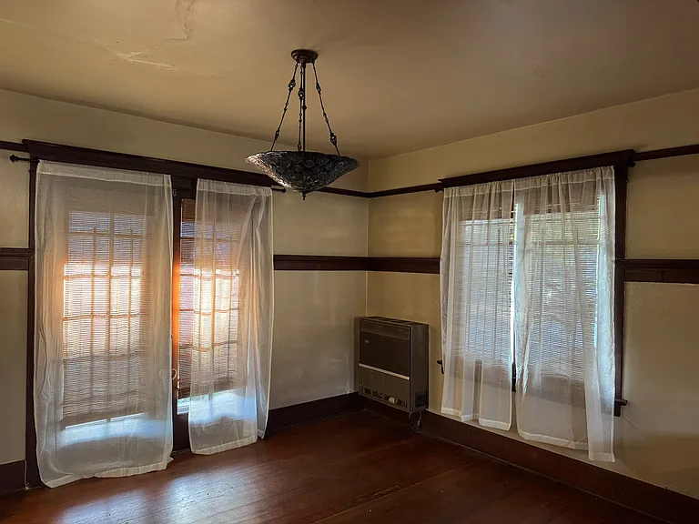 742 E Washington Ave — Photo 3