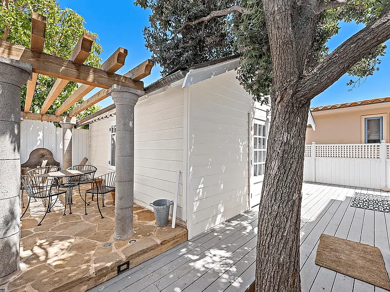 129 McAulay Pl — Photo 47
