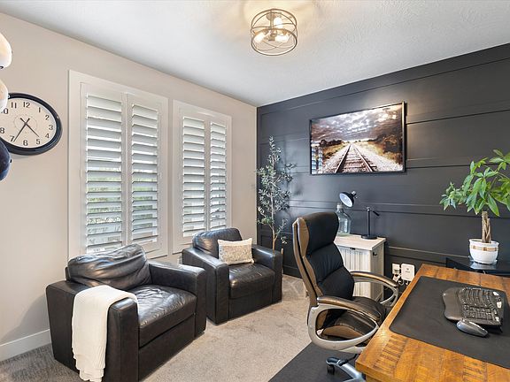 5th image of 1271 E Marlberry Way