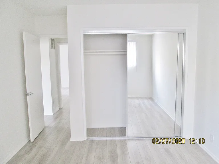 Lido Apartments - 1640 Barry — Photo 11