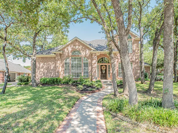 3629 Bordeaux Ln, Hurst, TX 76054