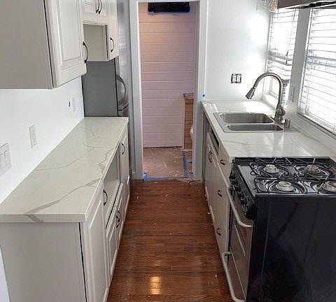 2nd image of 360 Eucalyptus Ave #2