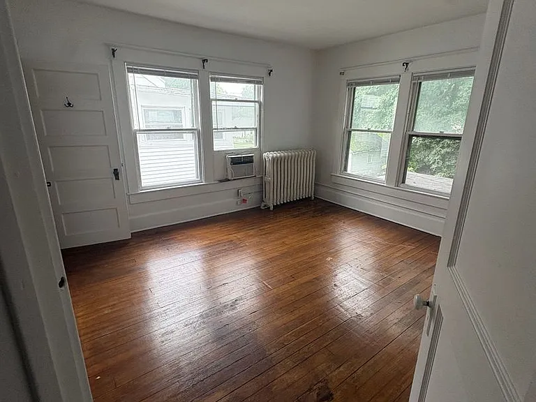 1441 W Wood St — Photo 6