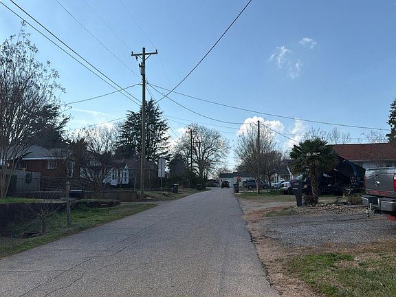 4th image of 503 McCrary St