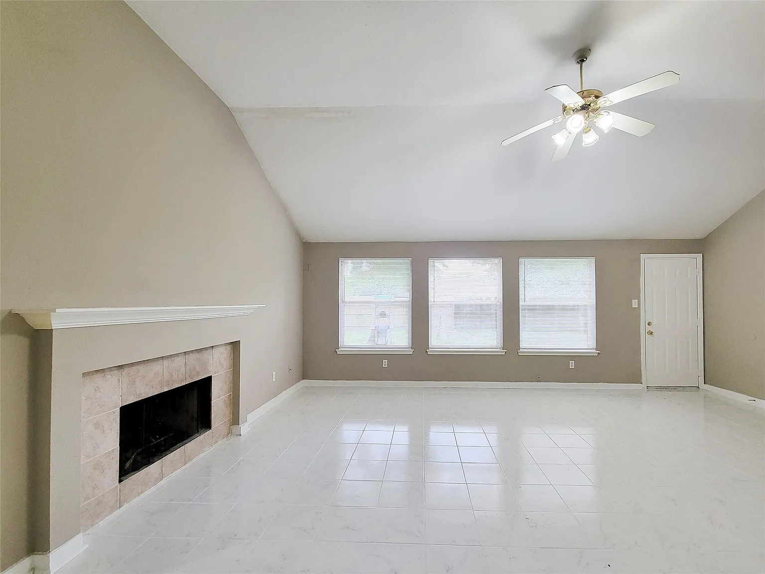 3 bed, 2.0 bath, 1650 sqft, $1,900 — Photo 4