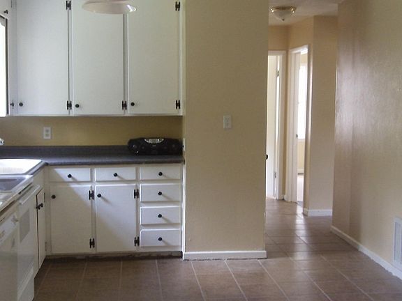 5th image of 103 NE Moody St