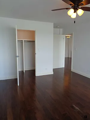 Sold by R New York | media 35