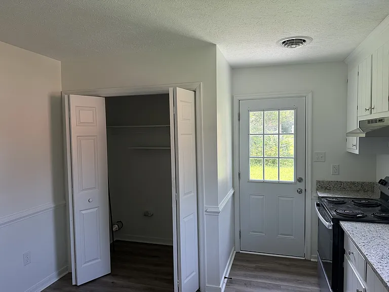 218 N Mapleleaf Ave — Photo 7