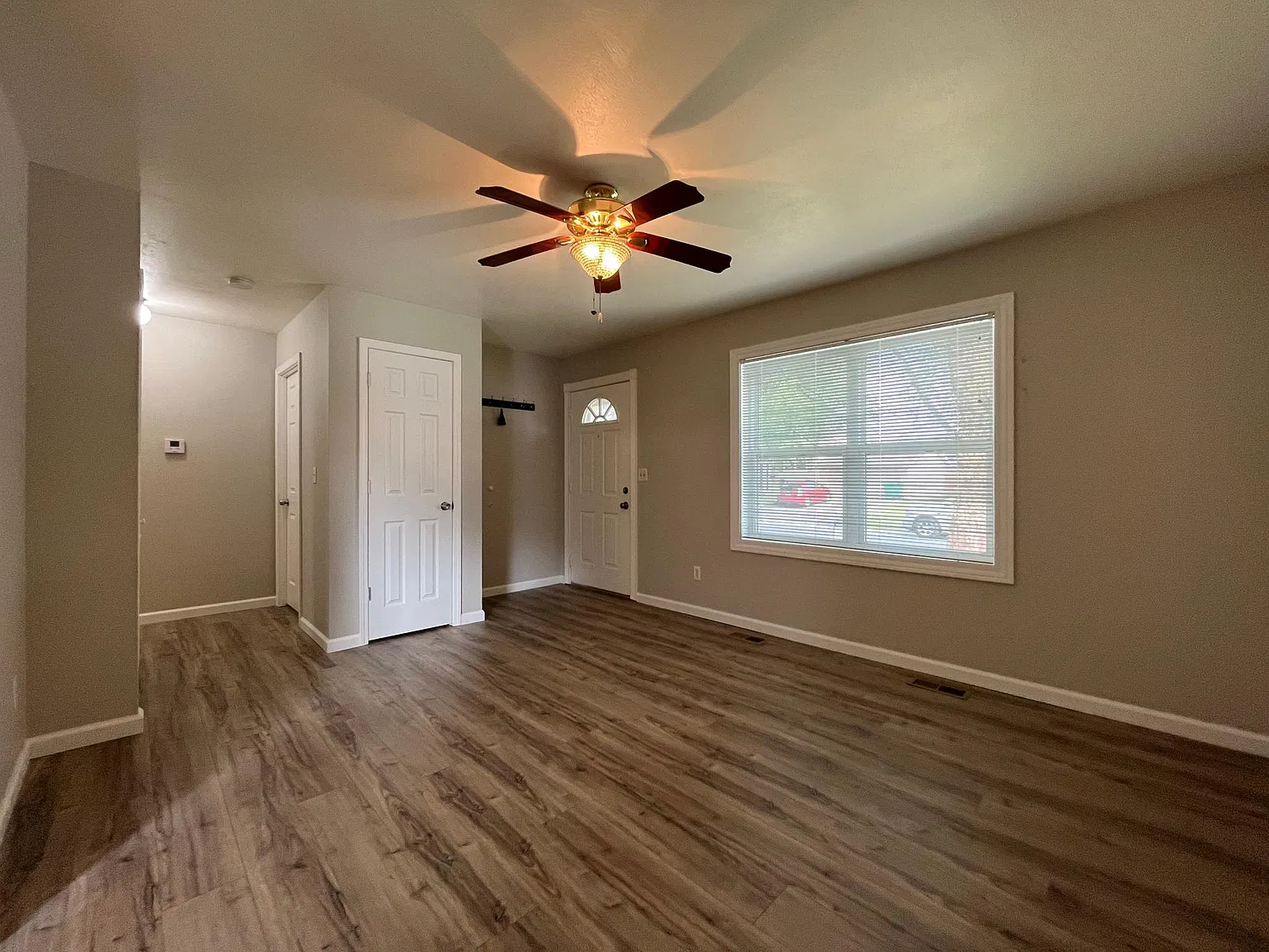 3 bed, 832 sqft, $1,395 — Photo 2