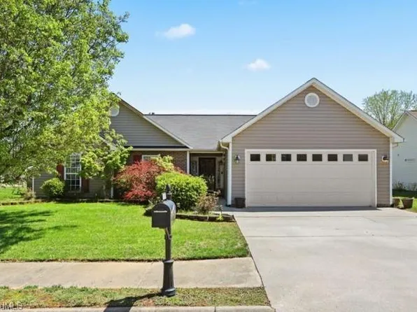 151 Misty Valley Rd, Fletcher, NC 28732