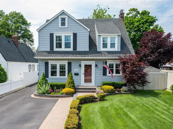 112 Kirkwood Avenue, Merrick, NY 11566