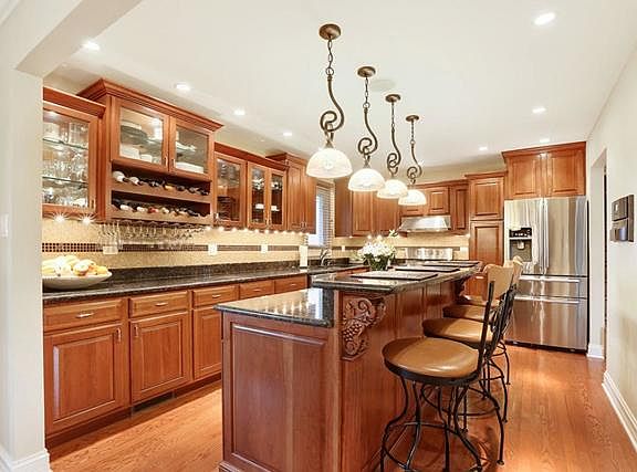 3rd image of 14389 Streamwood Dr