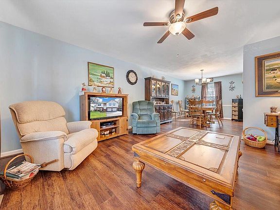 3rd image of 972 Barrens Village Ln