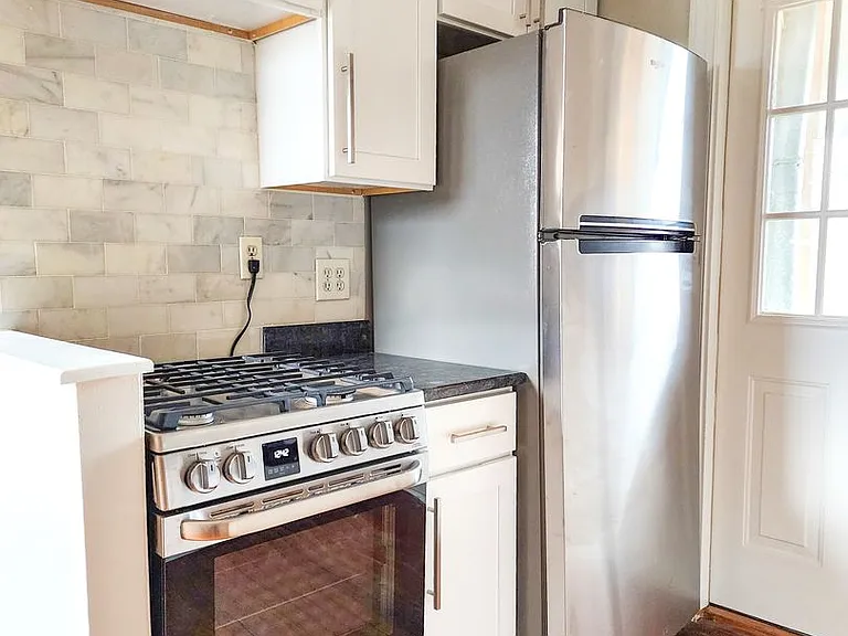 542 Chapel St #4 — Photo 8