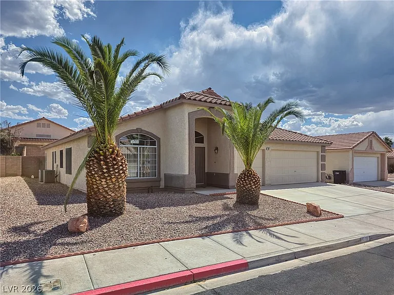 1037 Blue Lantern Dr — Photo 2