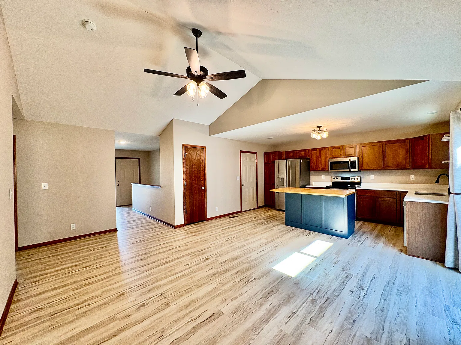 2 bed, 992 sqft, $1,799 — Photo 2