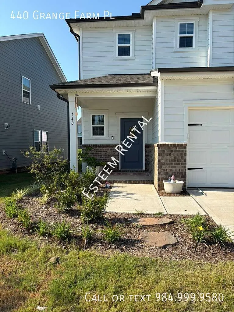 4 bed, 2350 sqft, $2,399 — Photo 2