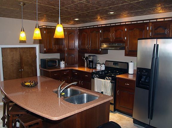 Kitchen w/ pantry
