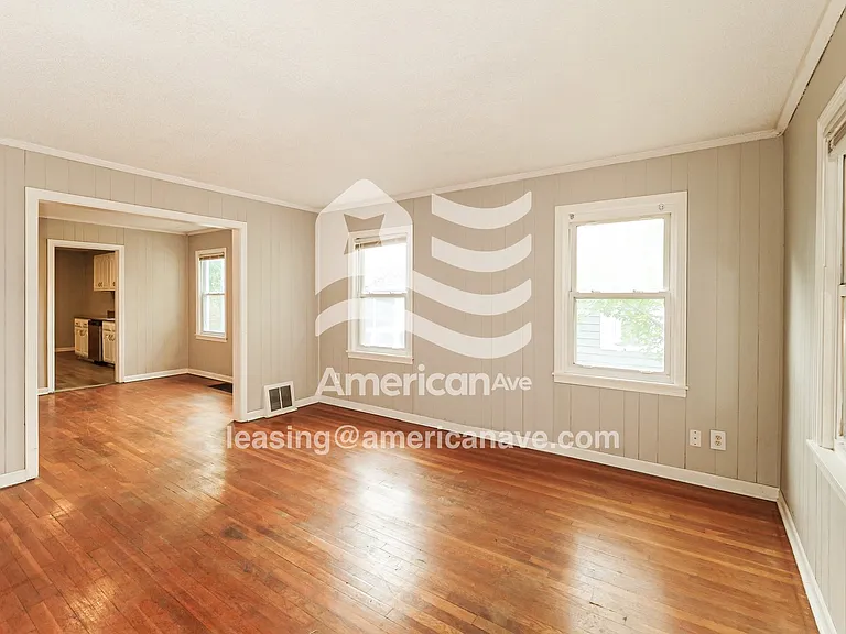 1621962_003_living_room_3.jpg