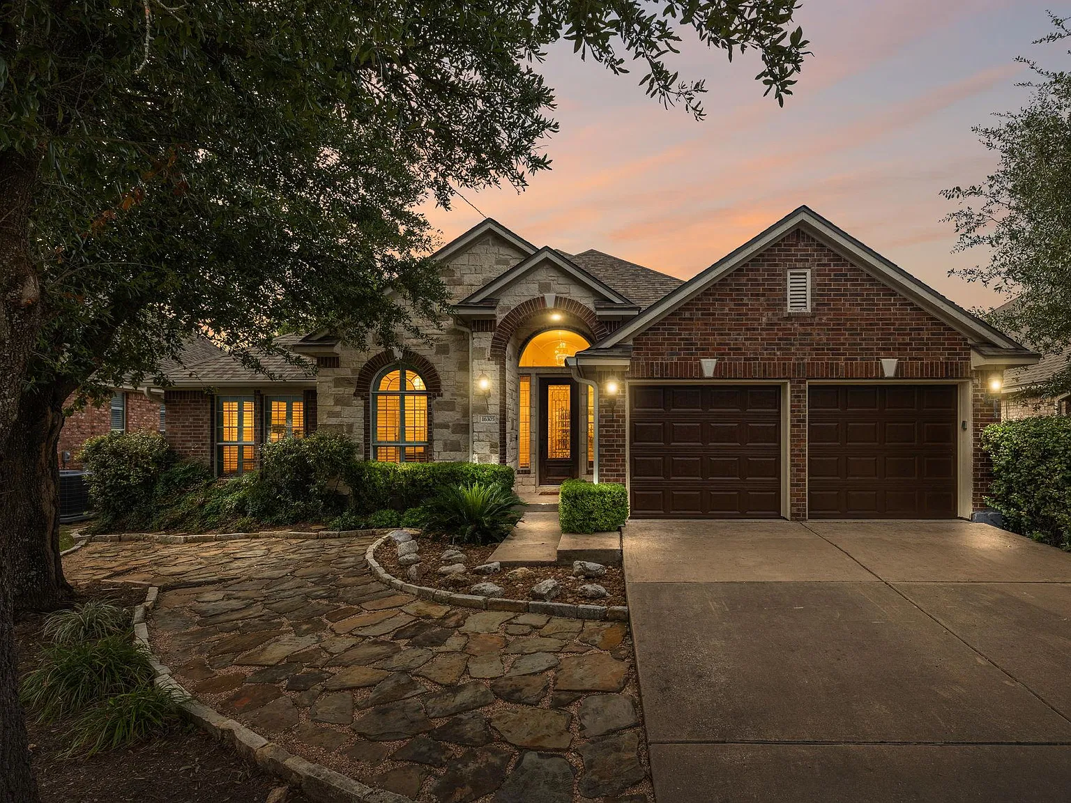 3 bed, 2.5 bath, 2532 sqft, $2,700 — Photo 1