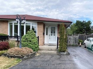 841 Consort Cres, Mississauga, ON L5C 1J8