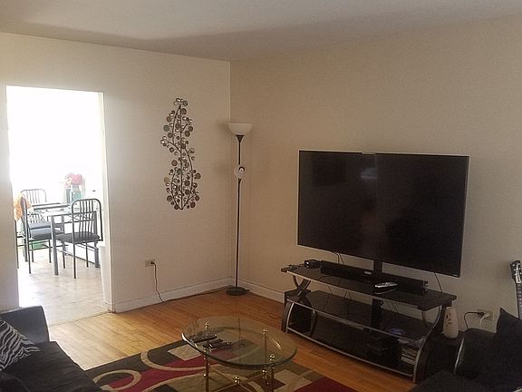 2nd image of 6831 N Seeley Ave APT 3J
